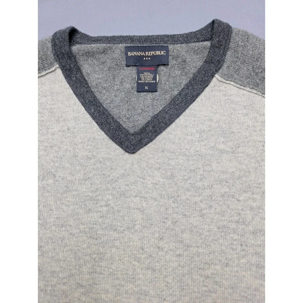 Banana Republic 100% Cashmere Gray Mens‎ Large V Neck Long Sleeve Sweater
